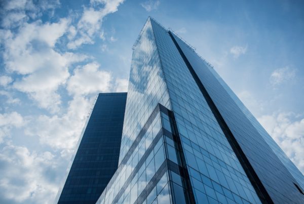 large skyscraper demonstrating the top trends in building energy efficiency